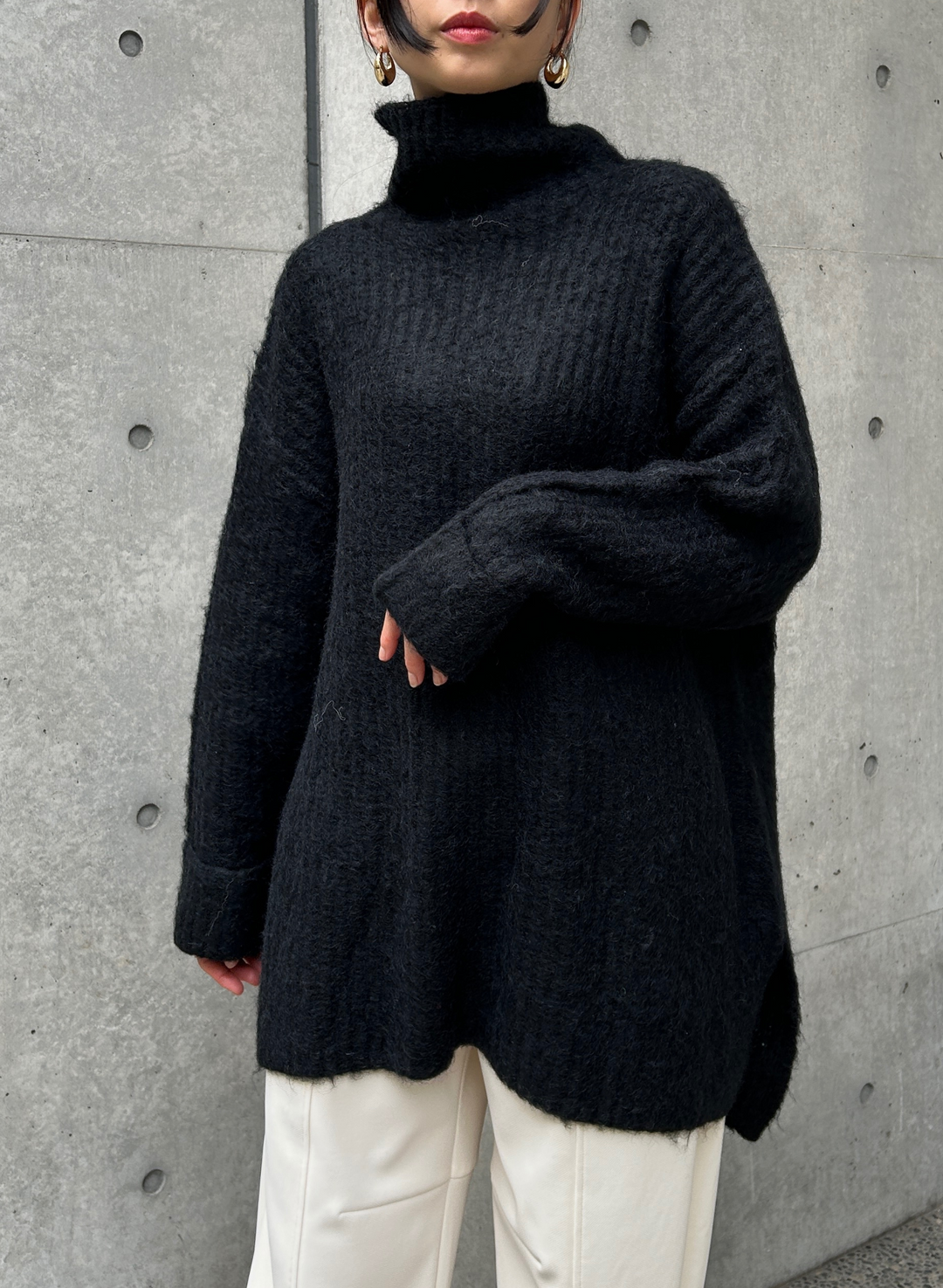LOOSE HIGH NECK KNIT