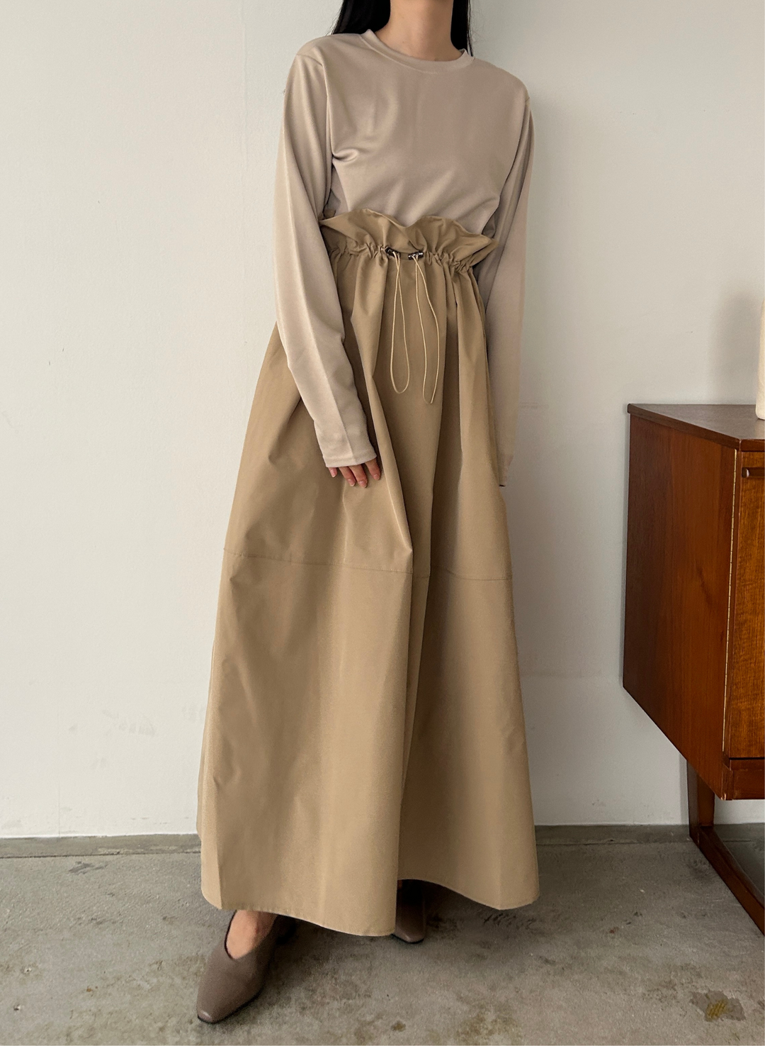 NORMA KAMALI 25SS ワンピース ベージュ系 その他のワンピース(ベージュ系) – レディースファッション