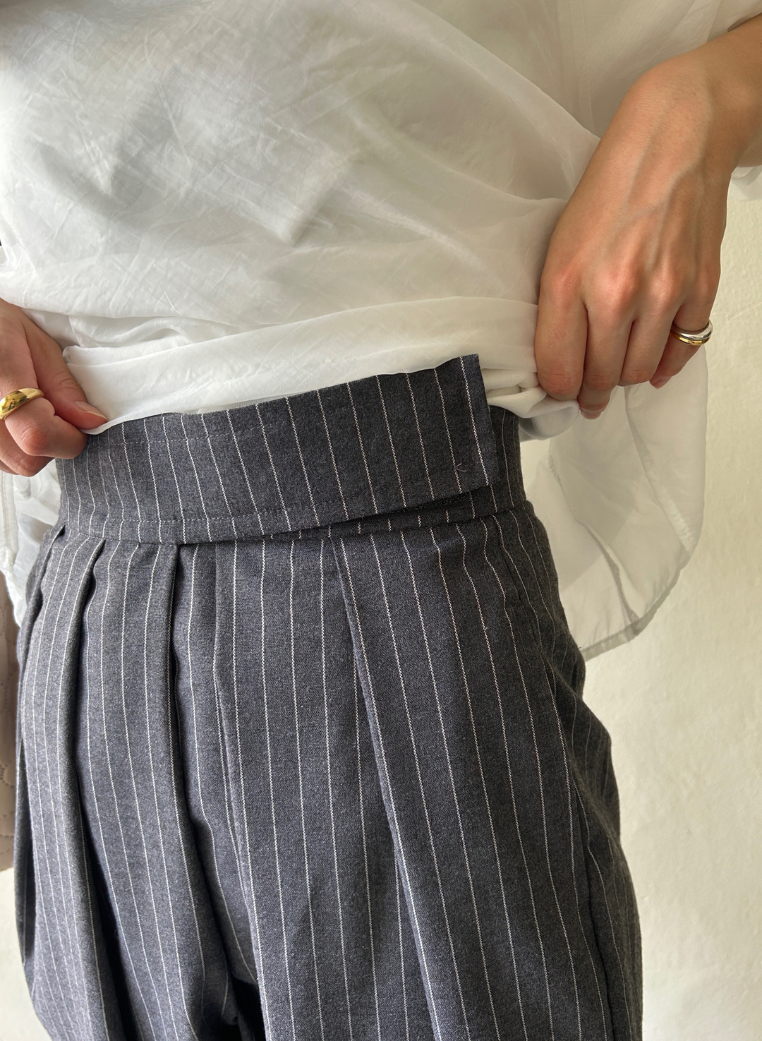 TUCK TAPE STRIPE PANTS