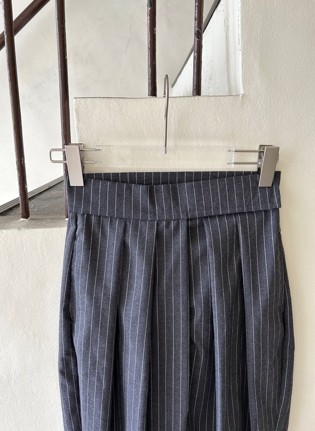 TUCK TAPE STRIPE PANTS